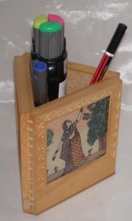 Triangular Penstand With 3 Gemstone