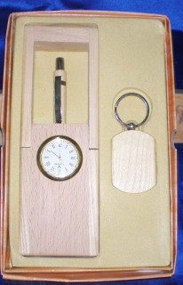 WOODEN PENSTAND WITH KEYCHAIN